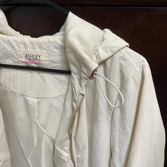 Windbreaker jacket and casual coat - Picture 7 of 7